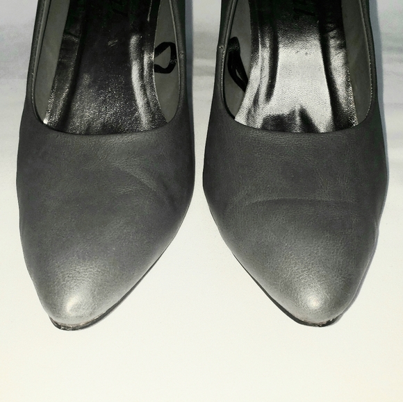 5/$25 Wet Seal gray pointy toe heels size … - Picture 4 of 8